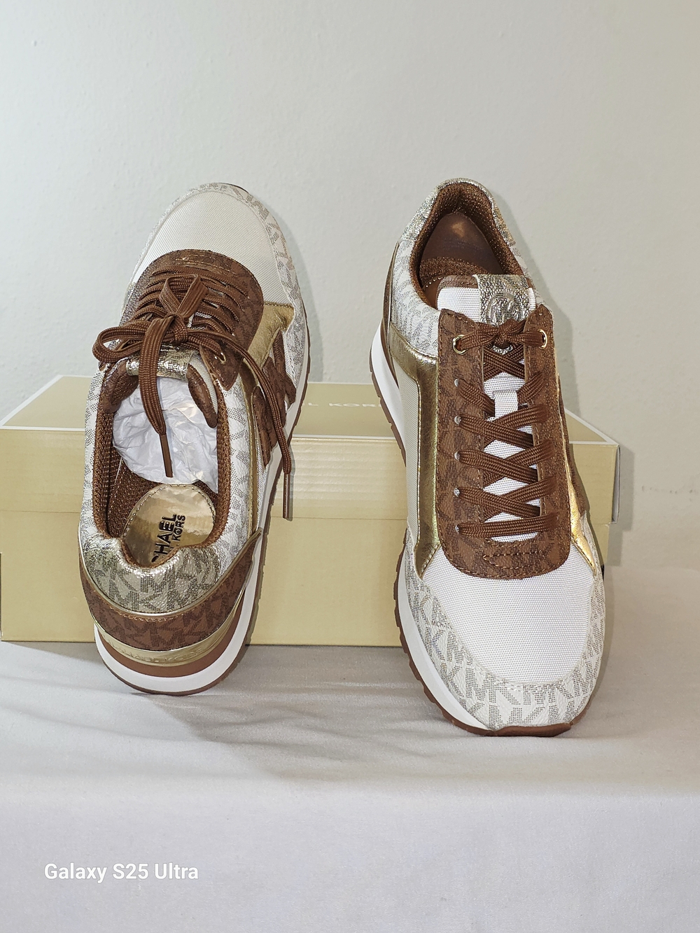 MICHAEL Michael Kors Maddy Two-Tone Logo and Mesh Trainer In Cream Size 7M - Picture 4 of 11